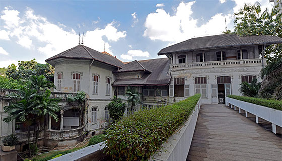 about1.jpg